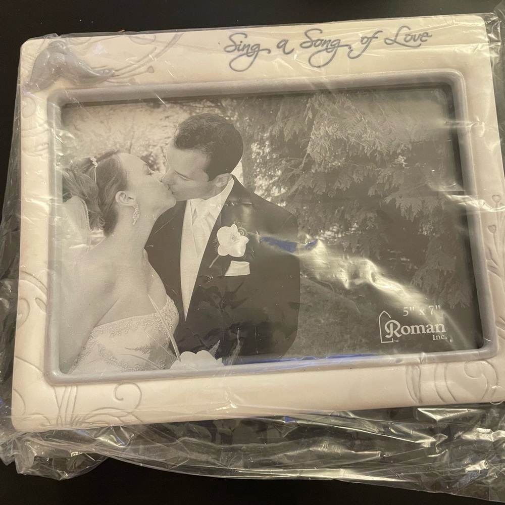 Roman White Wedding Photo Frame